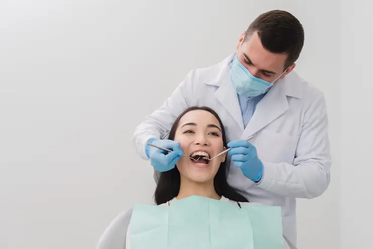 Kvinner hos tannlegen for bedre munnhelse